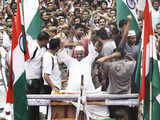 Anna Hazare leaves Tihar jail