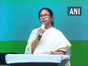 Mamata Banerjee refuses to sit on dais at Howrah station