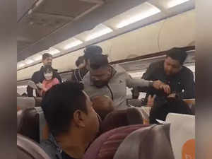 Indian civil aviation authorities plan to recommend Thai Smile passengers involved in brawls to no-fly list