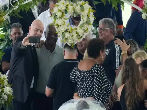 Tributes pour in