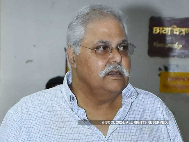 ​It was unclear if Satish Shah was travelling to the UK for the New Year.​