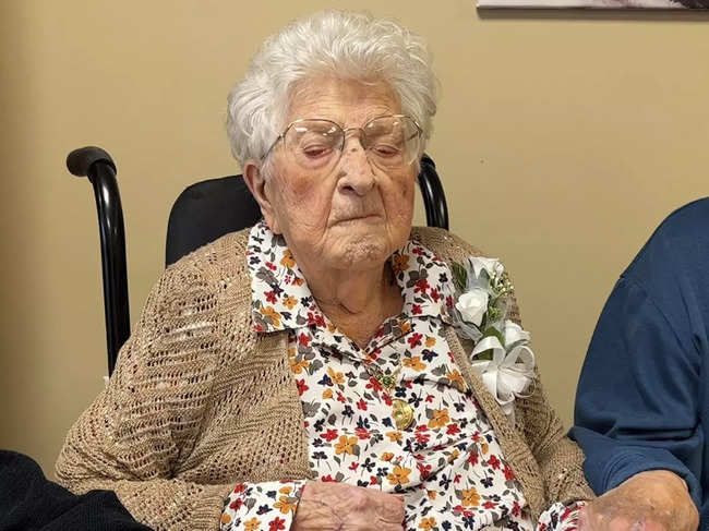 ​This image made from video, provided by KCCI 8 News in Des Moines, shows Bessie Laurena Hendricks celebrating her 115th birthday in November 2022.