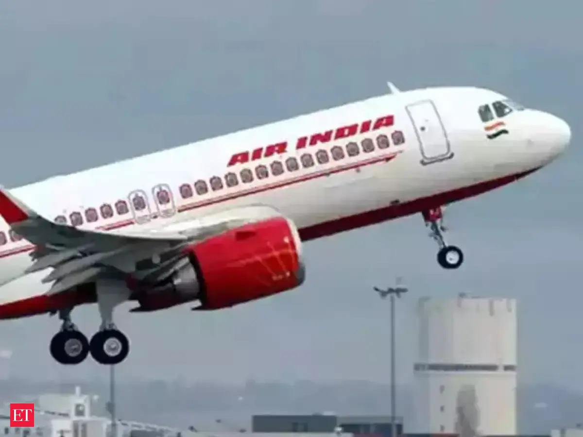 Air India 'urinating' incident: 'Shankar Mishra got lady's clothes and bag cleaned, paid compensation', lawyer of accused issues statement - The Economic Times Video | ET Now