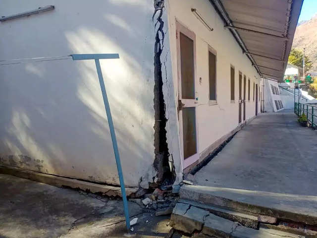 Cracks in several houses
