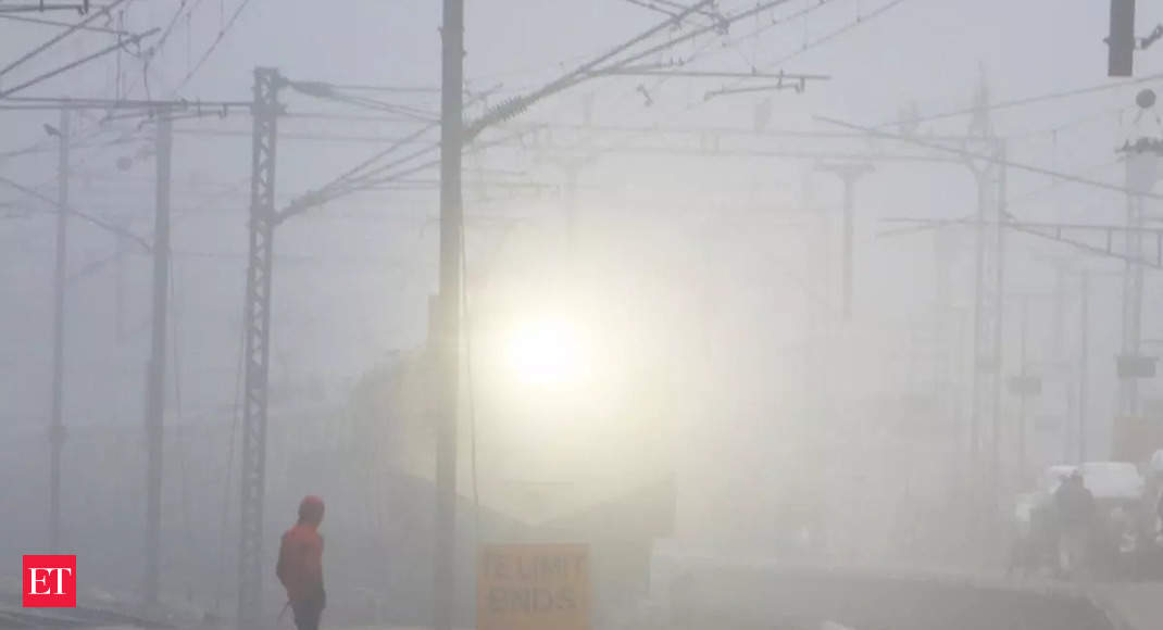 Delhi sees long fog spell; rail, air traffic hit