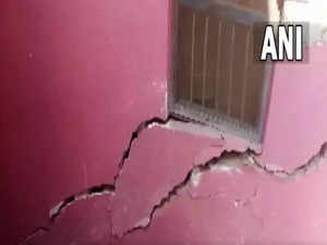 After Joshimath, cracks appear in houses in Uttarakhand's Karnprayag, people seek govt help
