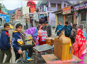 Joshimath: Residents shift their belongings from unsafe houses, in Joshimath. (P...