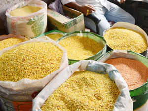 Fearing shortage, govt makes advance plan to import about 10 lakh ton tur dal this year via pvt trade