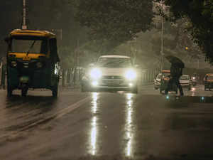 Delhi records light rains, minimum temperature at 9.3 deg Celsius