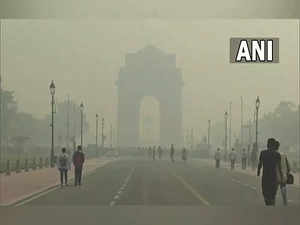 Delhi's air quality continues to be "very poor"