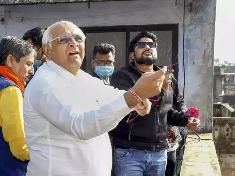 Minister joins in
