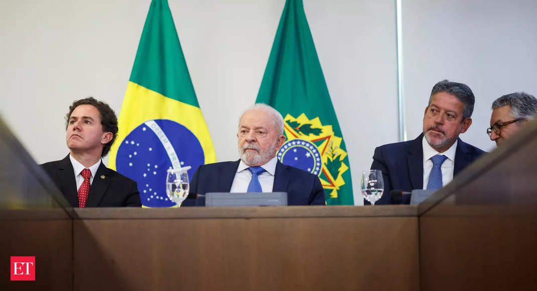 Prez de Brasil Luiz Inacio Lula da Silva retira guardias militares en el palacio presidencial