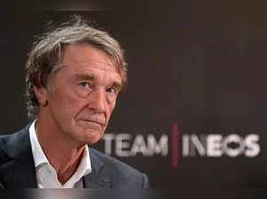 Jim Ratcliffe looks to buy Manchester United. See who is he