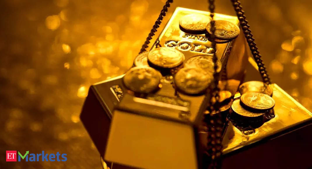 Gold flat, set for weekly rise on slower Fed rate-hike bets
