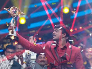 Big Boss Tamil Season 6: Azeem lifts trophy, wins Rs 50 Lakh,  brand new car