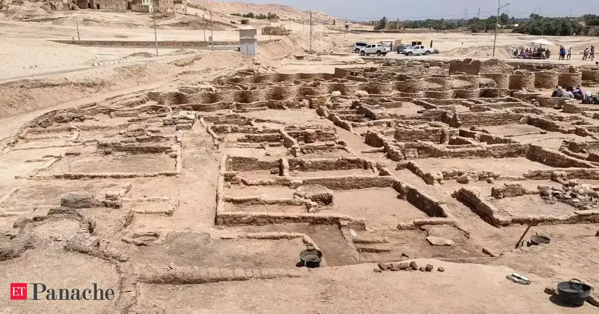 roman: 1800-year old Roman city unearthed at Luxor, Egypt. - The ...