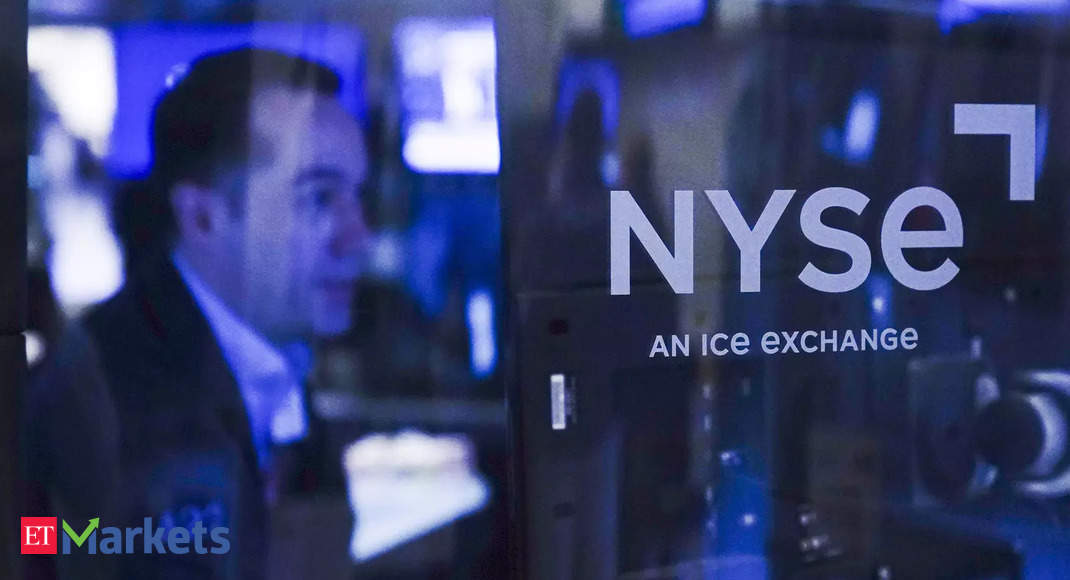 US stock market: S&P 500 ends slightly down after mixed earnings, opening glitch