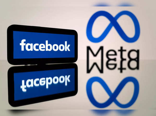 (FILES) This file photo taken on January 12, 2023, in Toulouse, southwestern France, shows a smartphone and a computer screen displaying the logos of Facebook social network and its parent company Meta.  Social networking giant Meta announced Wednesday January 25 that it would, in the coming weeks, "end the suspension" of Donald Trump's Facebook and Instagram accounts, two years after the former U.S. president was banned following the assault on the Capitol. (Photo by Lionel BONAVENTURE / AFP)