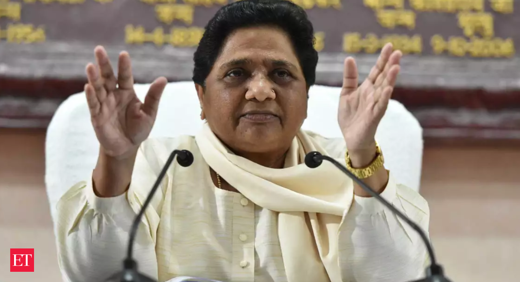 Govt should issue report on promises fulfilled by it on Republic Day every year: Mayawati