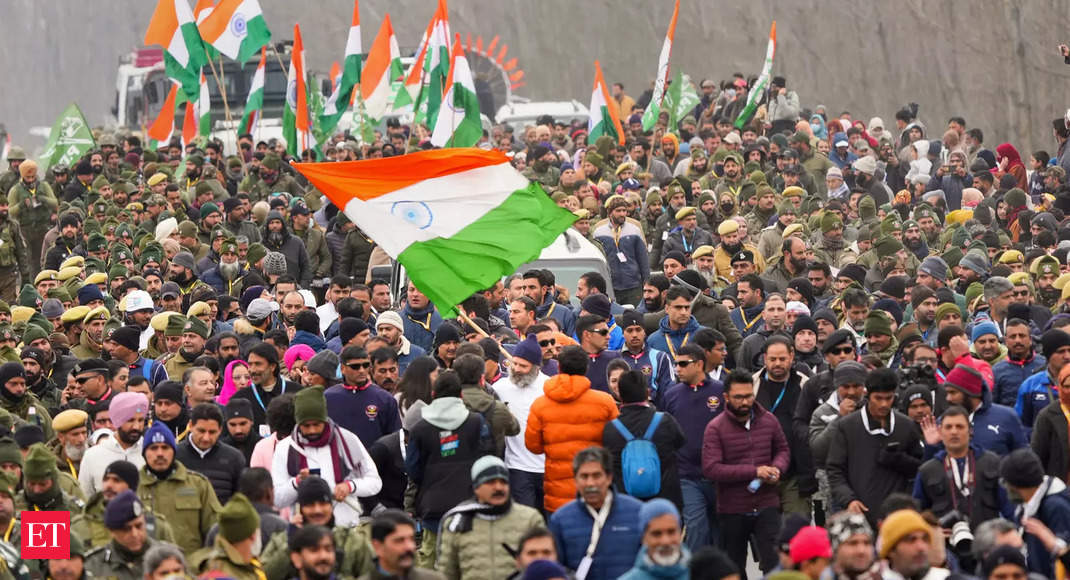 Bharat Jodo Yatra: Rahul Gandhi unfurls national flag at Srinagar's Lal Chowk