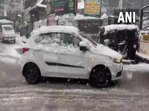Himachal Pradesh: Tourists flock to Shimla as snowfall continues