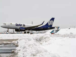 flight-services-hit-in-kashmir-due-to-snowfall.
