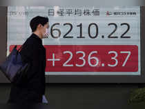 Asian stocks slip as investors eye central bank hikes