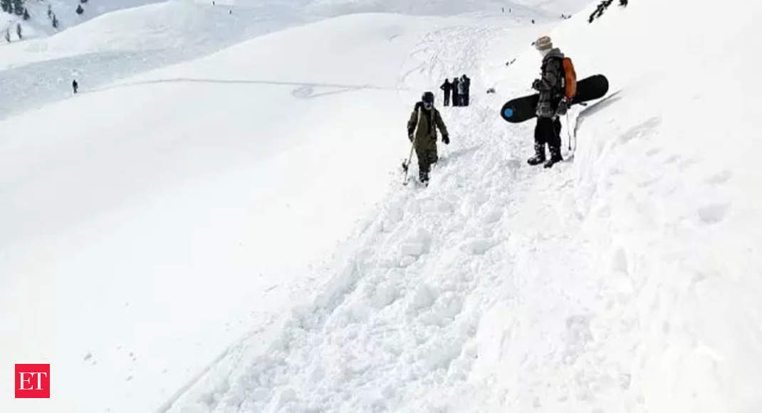 J&K: Massive avalanche in a skiing resort in Gulmarg; 2 foreign nationals dead, 19 rescued