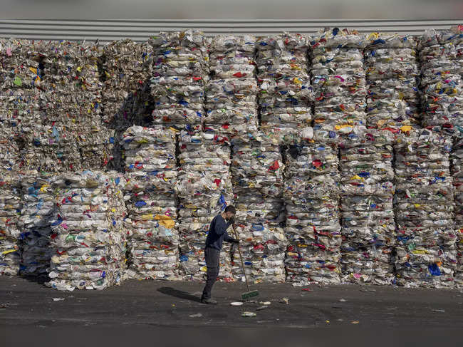 In Israel, disposable plastics trigger culture war, test PM