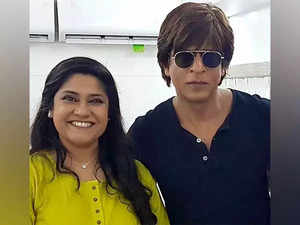 SRK's fun chat with his 'first heroine' Renuka Shahane over 'Pathaan' wins hearts
