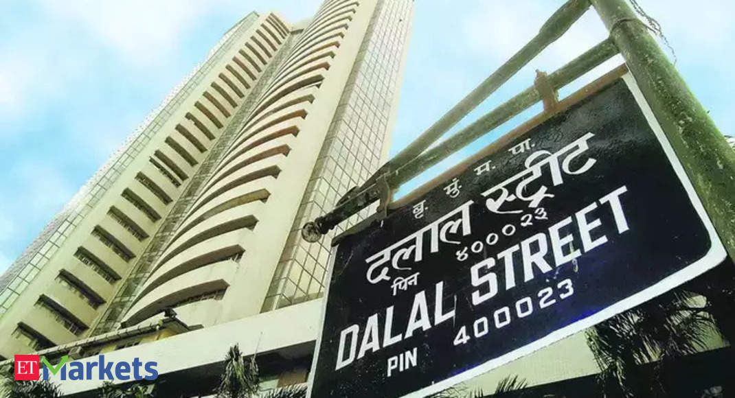 Sensex ends 215 pts lower, Nifty below 17,800 ahead of RBI’s rate decision
