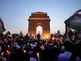 Anna supporters with lit candles at India Gate