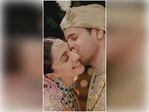 Kiara Advani and Sidharth Malhotra's wedding photos spark a meme storm and hilarious replies on the Internet. Check out here