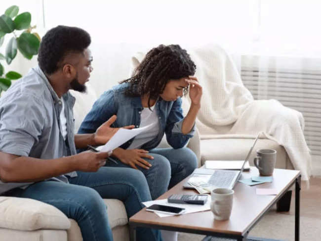 couple fighting over money