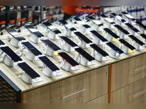 Smartphone shipments fall 5% amid weak demand, high prices in June quarter