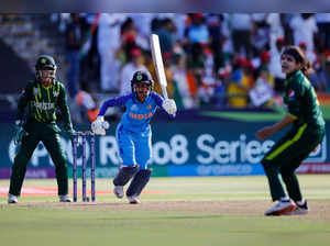 India's Jemimah Rodrigues (C) runs between the wickets as Pakistan's wicketkeeper Muneeba Ali (L) and Pakistan's Nashra Sandhu (R) reacts during the Group B T20 women's World Cup cricket match between India and Pakistan at Newlands Stadium in Cape Town on February 12, 2023. (Photo by Marco Longari / AFP)