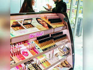 Rel Retail Opens E-outlet Tira for Beauty Products