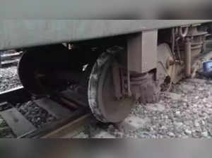 Godavari Express derails in Telangana's Bibinagar, no loss of life reported