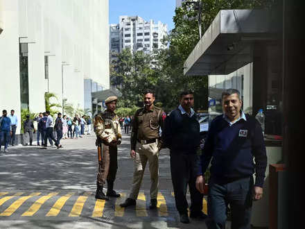 bbc raid: Searches at BBC India office by I-T dept continue for second day  - The Economic Times Video | ET Now