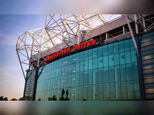 Emir of Qatar enters race to buy Manchester United
