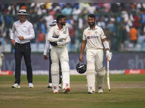 India wins 2nd test by 6 wickets after Australia crumble