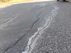 Cracks on Badrinath highway