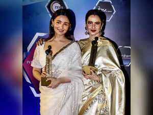 rekha: Dadasaheb Phalke International Film Festival: Bollywood divas Alia  Bhatt and Rekha steal the show in stunning sarees - The Economic Times
