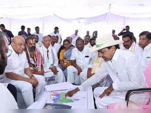 KCR ready to spend Rs.1000 crore on temple