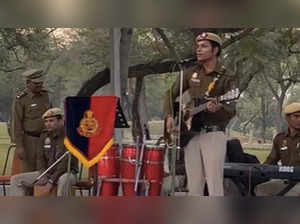 Arijit Singh’s Roke Na Ruke Naina is beautifully sung by Delhi cop; Amaal Mallik and Kumaar respond