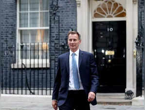 Newly appointed UK Chancellor of the Exchequer Jeremy Hunt leaves 10 Downing Street in London, Britain, on Oct. 14, 2022. Xinhua/Li Ying/IANS)