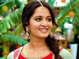 Anushka Shetty makes public appearance at temple after long hiatus