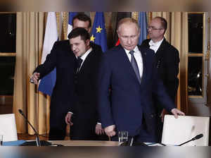 Paris : FILE - Russian President Vladimir Putin, right, and Ukrainian President ...