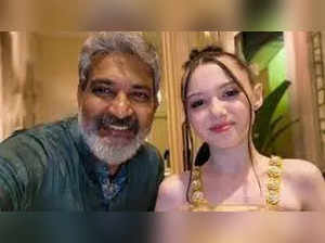 ‘RRR’ director SS Rajamouli takes cute selfie with Violet McGraw at HCA Awards; See here