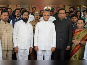 Mumbai: Maharashtra Governor Ramesh Bais with Maharashtra Chief Minister Eknath ...